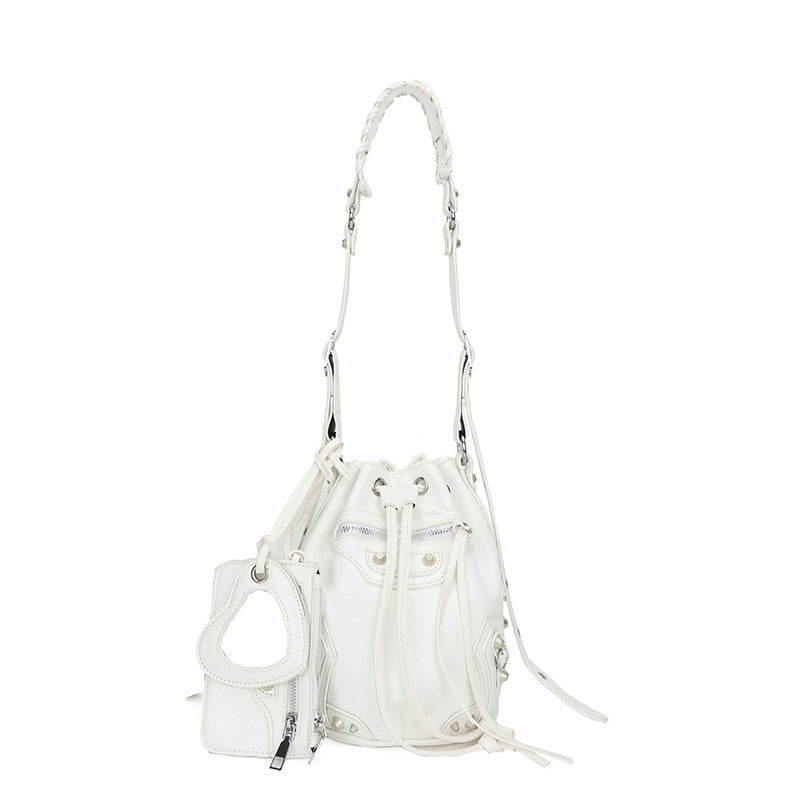 Mega Trendige Umhängetasche mit Nieten