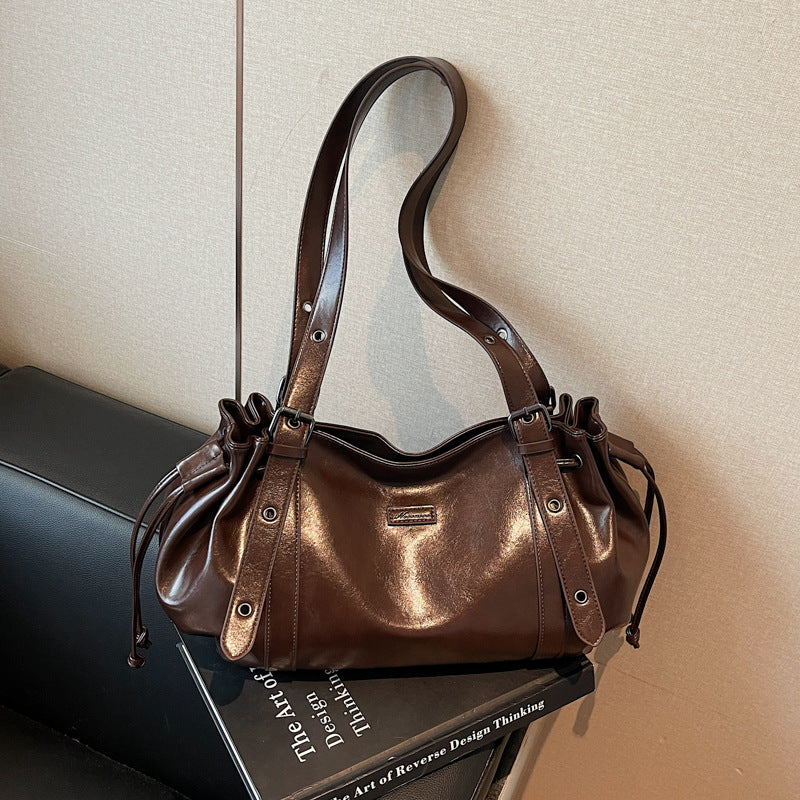 Geräumige Damentasche, leicht und luxuriös