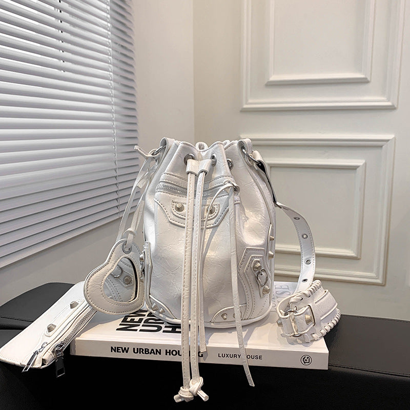 Mega Trendige Umhängetasche mit Nieten