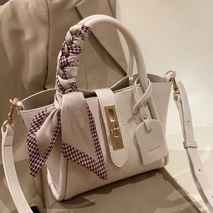 Handtasche- Litschi mit Schultergurt und Seidenschal